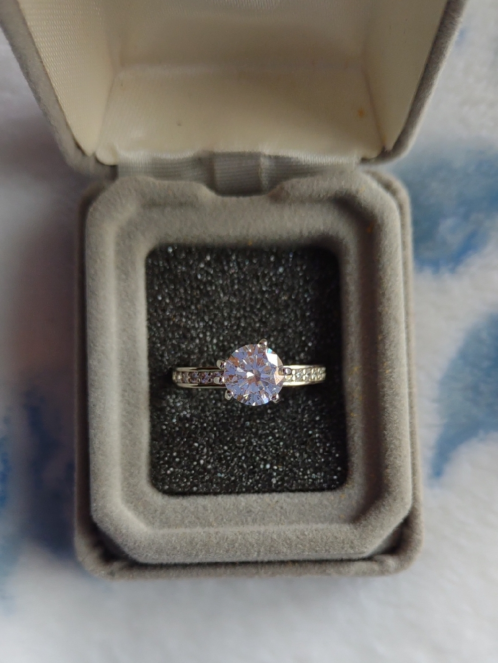 NWOT Classic Cubic Zirconia Fashion Ring